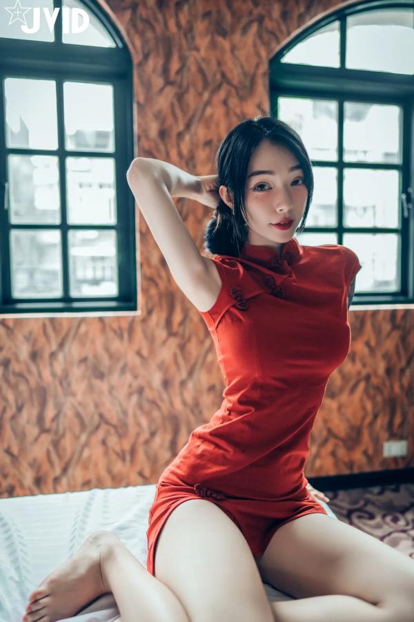   [JVID] 飄飄 - 性感红色旗袍私房照，纹身辣妹大胆诱惑，绝美身材致命吸引力第116张图片