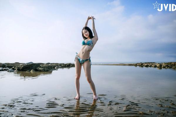   [JVID] 啾啾 - 超熱情火辣，海边户外比基尼写真，极致性感曲线诱惑第30张图片