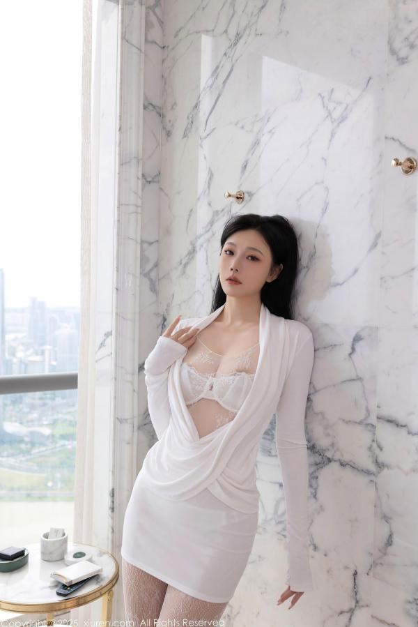    秀人网安然anran白色蕾丝内衣私房写真，极致诱惑室内拍摄，展现冷艳气质女神美腿第25张图片