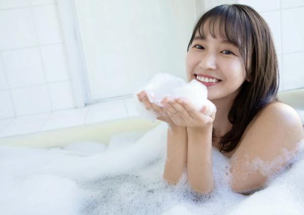    志田音々 - 恋人はサンタクロース｜圣诞节主题泳装写真，红白比基尼与节日礼物的甜蜜诱惑第24张图片