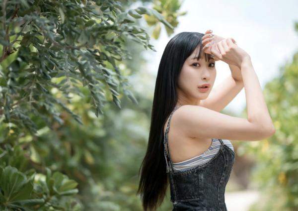    花宮いのり - ふたりきり，阳光沙滩比基尼写真，元气少女海边戏水，清纯与性感并存的夏日甜美视觉盛宴第5张图片