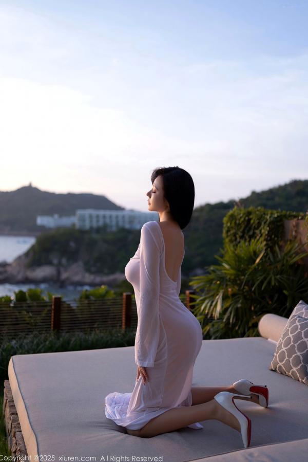    XiuRen秀人网-10747-安然anran-白色紧身开衩长裙大尺度私房写真，极致性感勾勒诱人身材曲线第20张图片