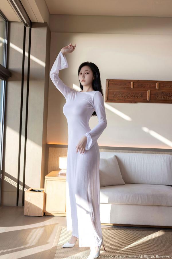    XiuRen秀人网-10747-安然anran-白色紧身开衩长裙大尺度私房写真，极致性感勾勒诱人身材曲线第25张图片