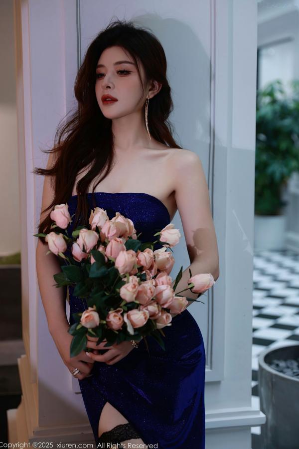    XiuRen秀人网-10740-阿依莎-高冷御姐蓝色抹胸长裙与性感内衣诱惑黑丝私房照第3张图片