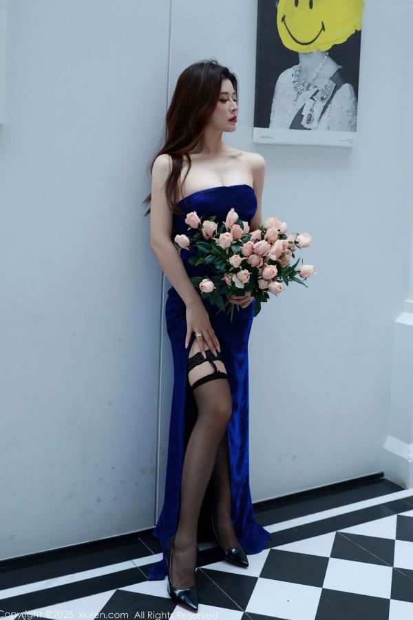    XiuRen秀人网-10740-阿依莎-高冷御姐蓝色抹胸长裙与性感内衣诱惑黑丝私房照第15张图片