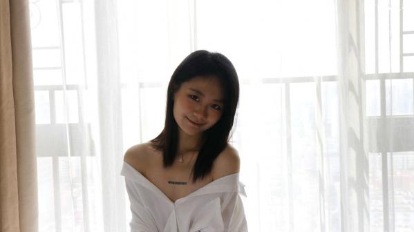    XR-Uncensored谢小蒽私房写真：日系水手校服诱惑，窗边演绎丝袜过膝长腿极致性感第8张图片