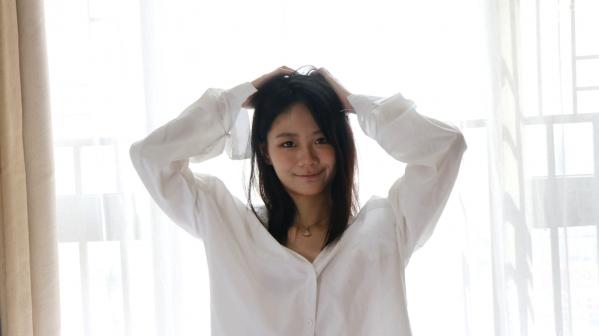    XR-Uncensored谢小蒽私房写真：日系水手校服诱惑，窗边演绎丝袜过膝长腿极致性感第9张图片