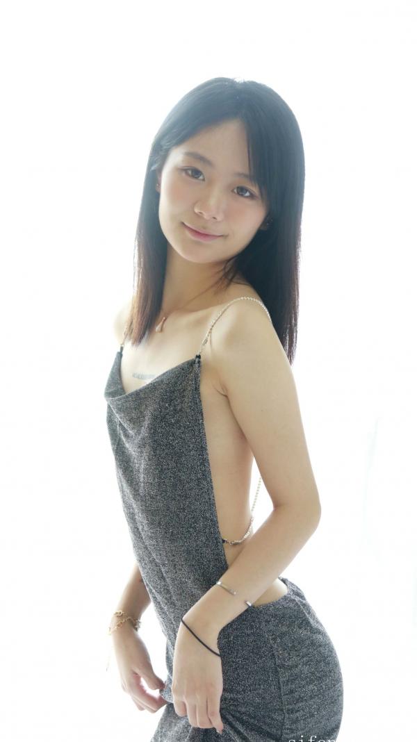    XR-Uncensored谢小蒽私房写真：日系水手校服诱惑，窗边演绎丝袜过膝长腿极致性感第17张图片