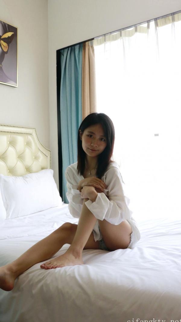    XR-Uncensored谢小蒽私房写真：日系水手校服诱惑，窗边演绎丝袜过膝长腿极致性感第54张图片