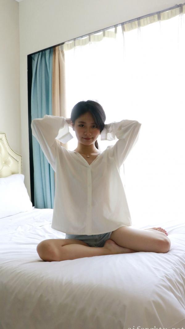    XR-Uncensored谢小蒽私房写真：日系水手校服诱惑，窗边演绎丝袜过膝长腿极致性感第76张图片