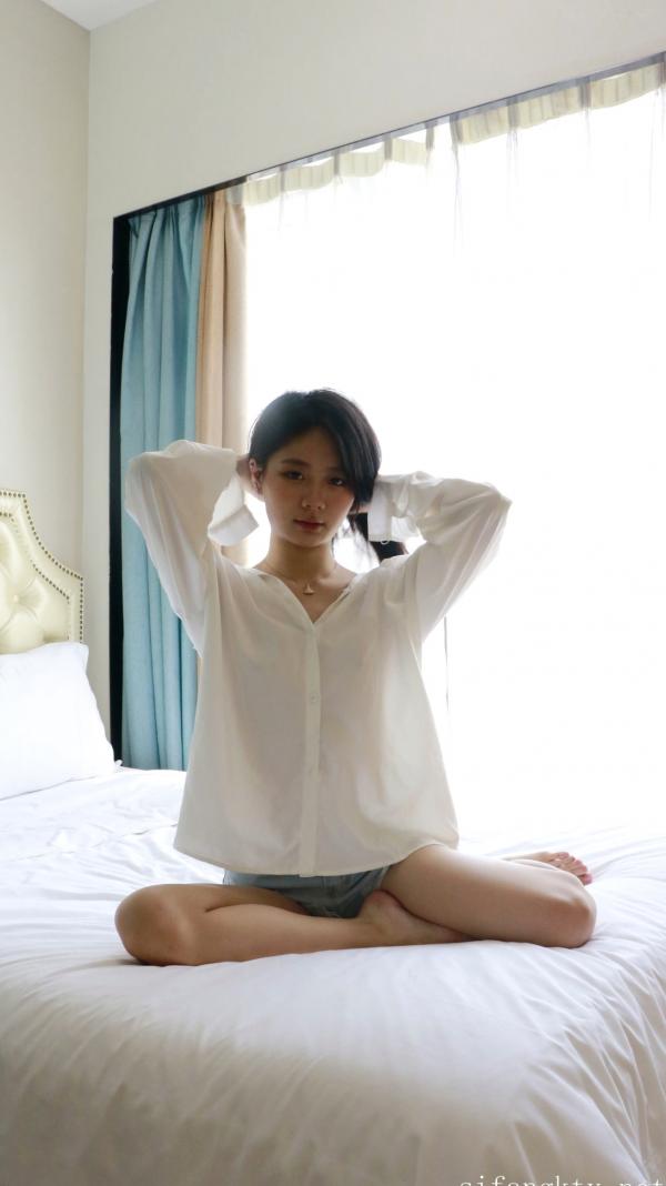    XR-Uncensored谢小蒽私房写真：日系水手校服诱惑，窗边演绎丝袜过膝长腿极致性感第87张图片