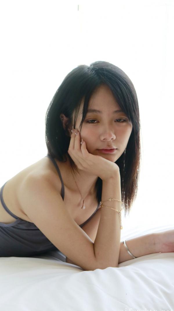    XR-Uncensored谢小蒽私房写真：日系水手校服诱惑，窗边演绎丝袜过膝长腿极致性感第88张图片