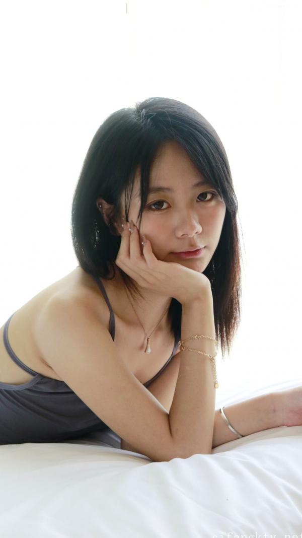    XR-Uncensored谢小蒽私房写真：日系水手校服诱惑，窗边演绎丝袜过膝长腿极致性感第89张图片