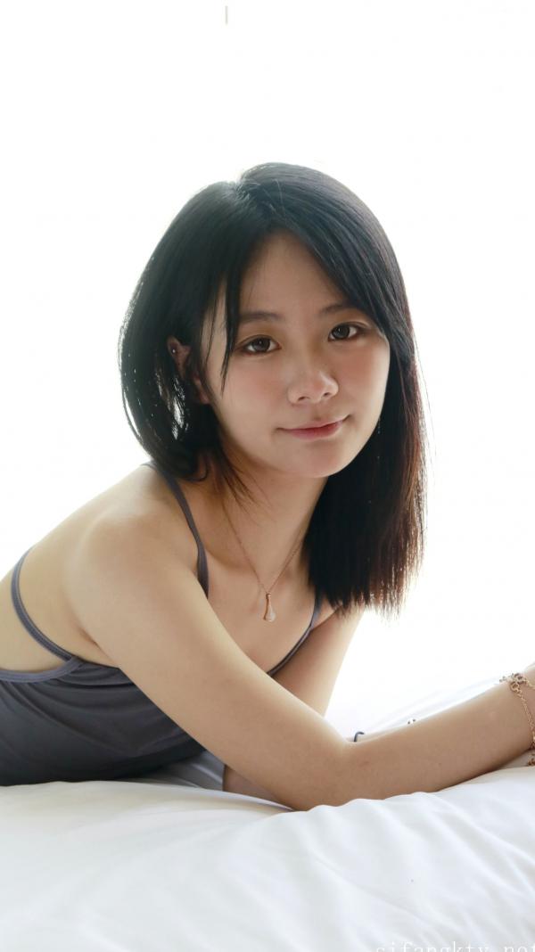    XR-Uncensored谢小蒽私房写真：日系水手校服诱惑，窗边演绎丝袜过膝长腿极致性感第92张图片