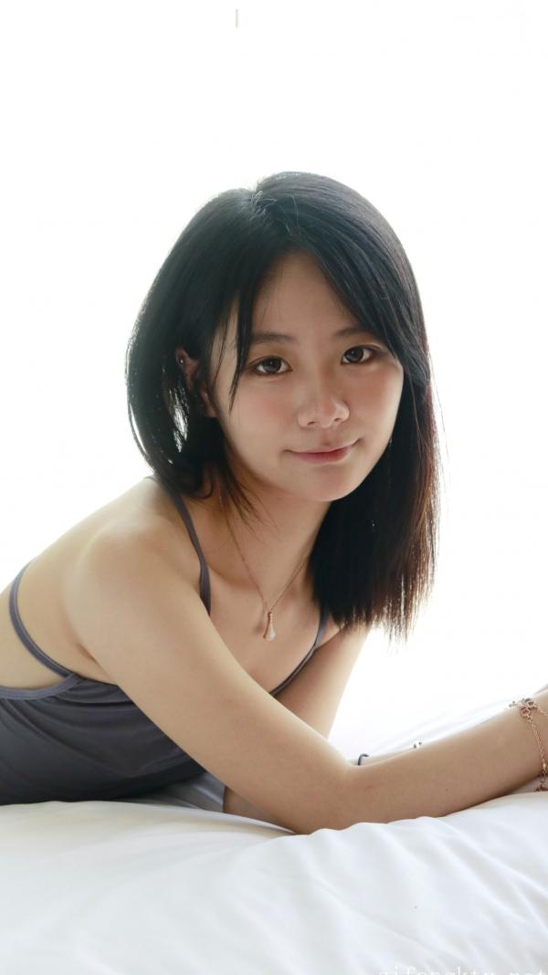    XR-Uncensored谢小蒽私房写真：日系水手校服诱惑，窗边演绎丝袜过膝长腿极致性感第93张图片