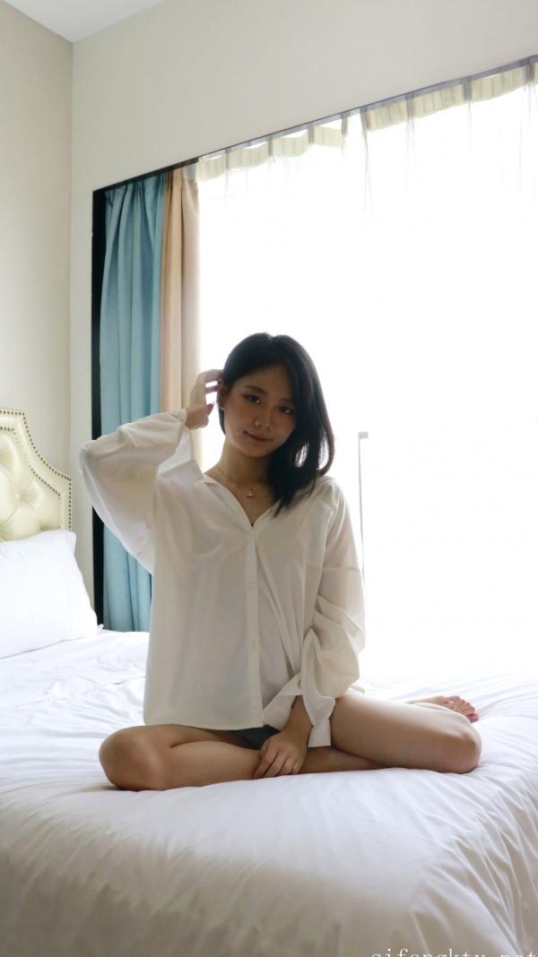    XR-Uncensored谢小蒽私房写真：日系水手校服诱惑，窗边演绎丝袜过膝长腿极致性感第98张图片