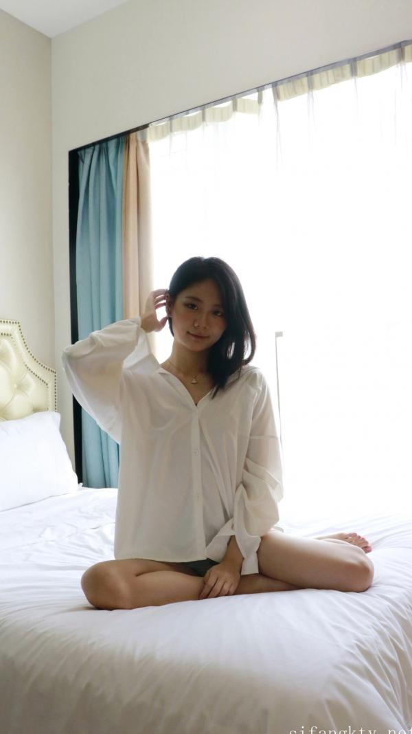    XR-Uncensored谢小蒽私房写真：日系水手校服诱惑，窗边演绎丝袜过膝长腿极致性感第109张图片