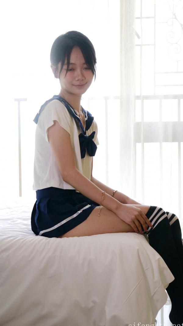    XR-Uncensored谢小蒽私房写真：日系水手校服诱惑，窗边演绎丝袜过膝长腿极致性感第117张图片