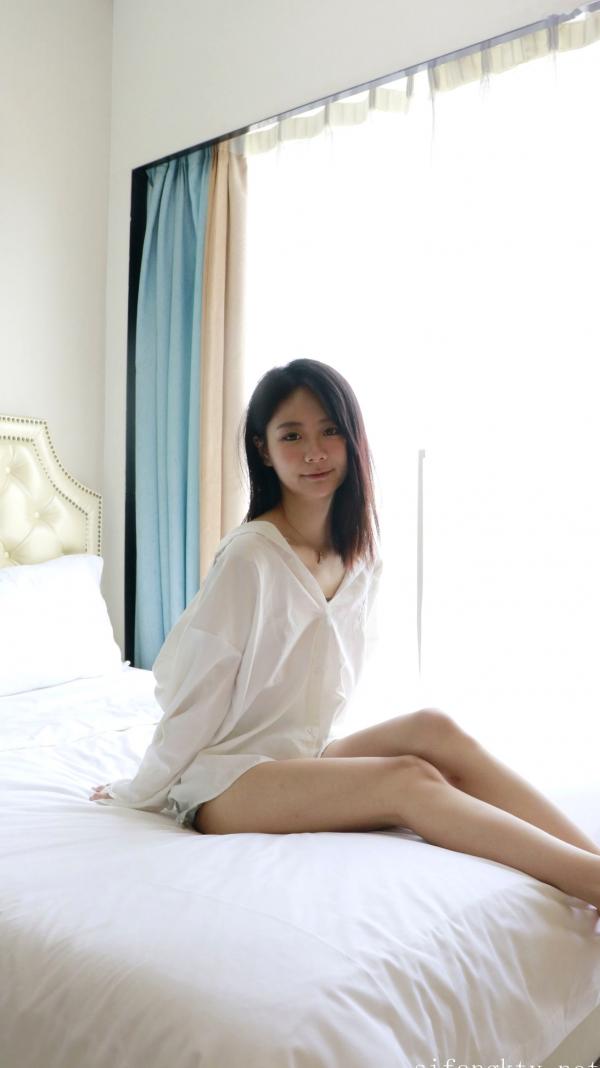   XR-Uncensored谢小蒽私房写真：日系水手校服诱惑，窗边演绎丝袜过膝长腿极致性感第120张图片