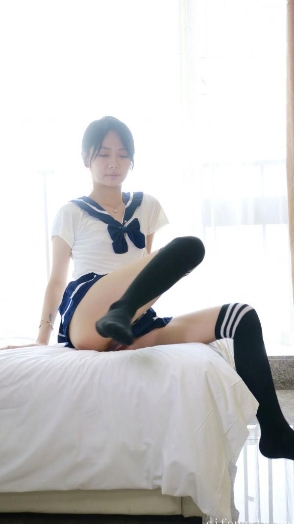    XR-Uncensored谢小蒽私房写真：日系水手校服诱惑，窗边演绎丝袜过膝长腿极致性感第124张图片