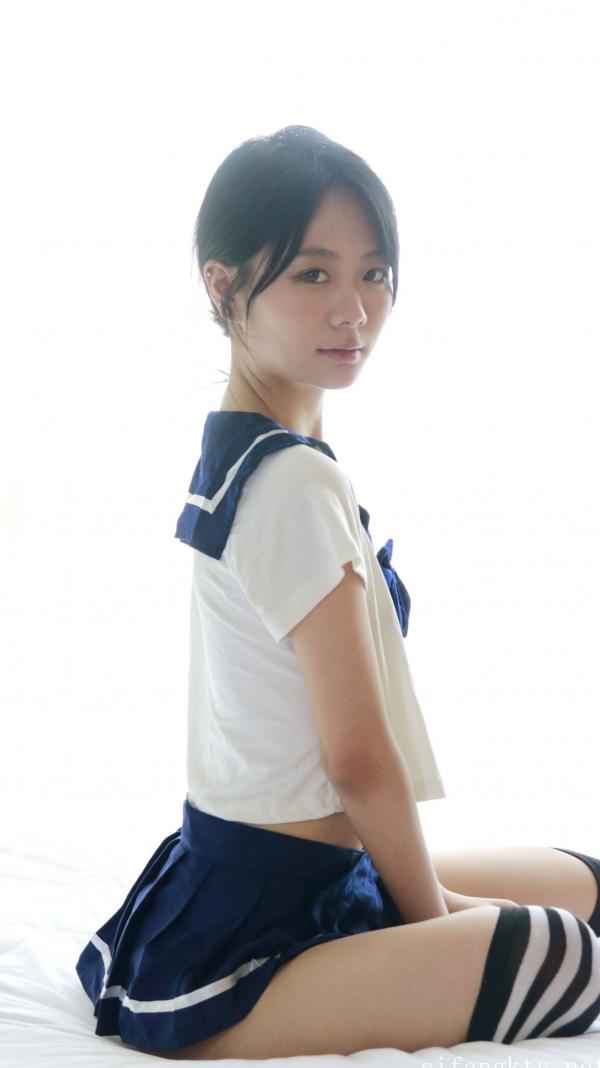    XR-Uncensored谢小蒽私房写真：日系水手校服诱惑，窗边演绎丝袜过膝长腿极致性感第134张图片
