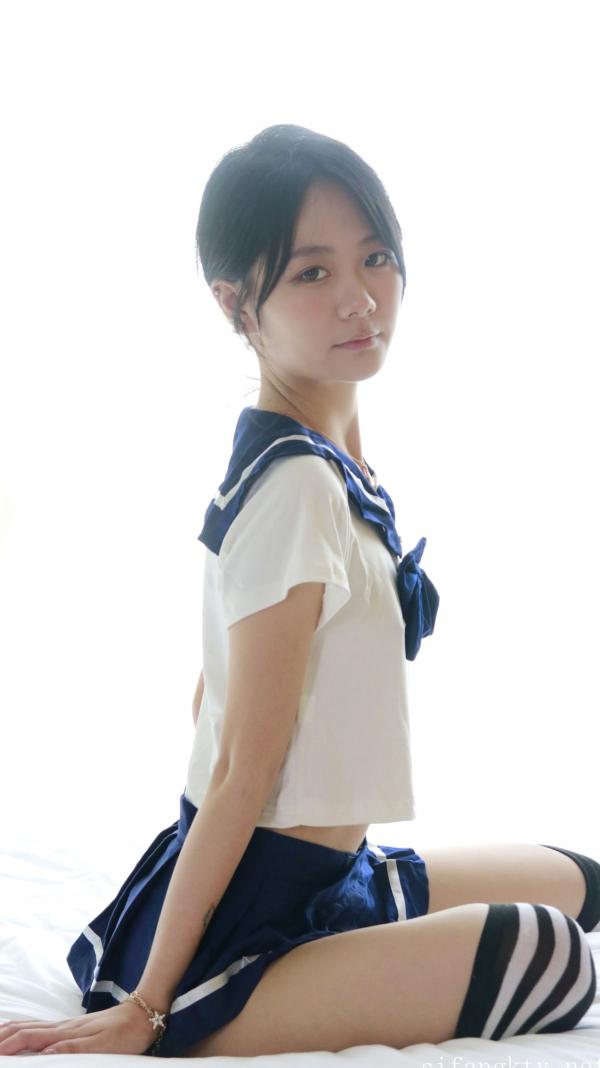    XR-Uncensored谢小蒽私房写真：日系水手校服诱惑，窗边演绎丝袜过膝长腿极致性感第136张图片