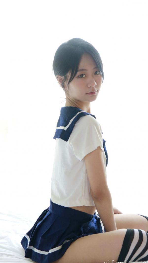    XR-Uncensored谢小蒽私房写真：日系水手校服诱惑，窗边演绎丝袜过膝长腿极致性感第141张图片
