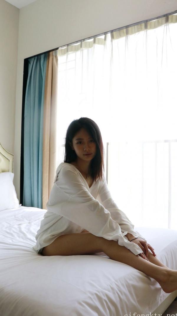    XR-Uncensored谢小蒽私房写真：日系水手校服诱惑，窗边演绎丝袜过膝长腿极致性感第142张图片
