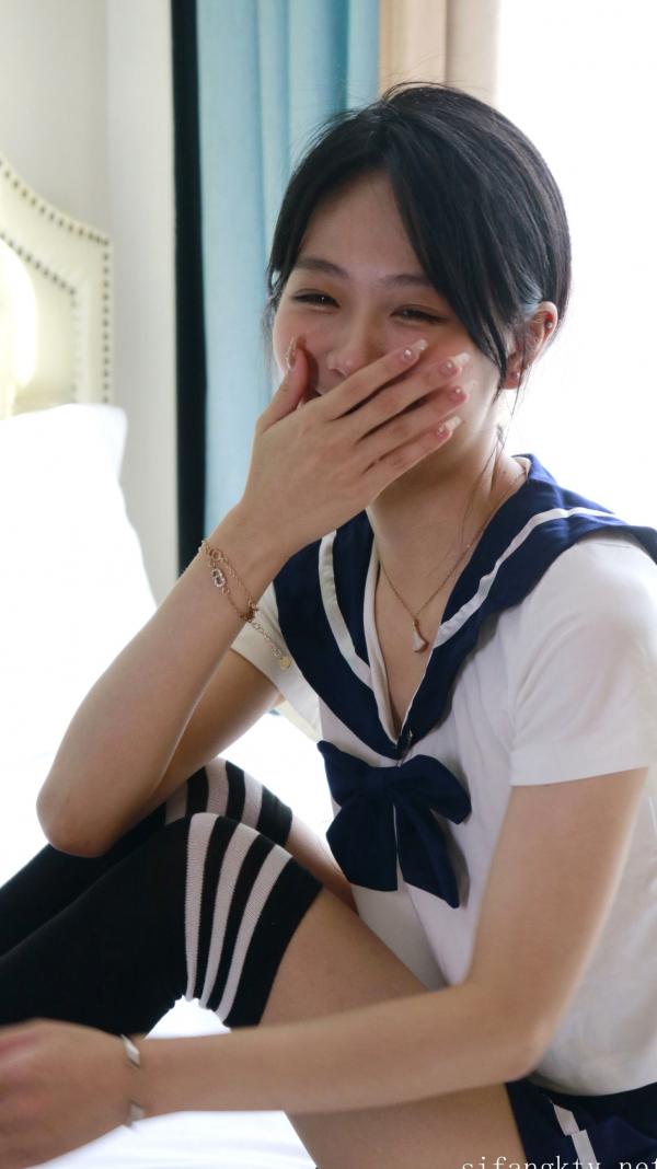    XR-Uncensored谢小蒽私房写真：日系水手校服诱惑，窗边演绎丝袜过膝长腿极致性感第150张图片