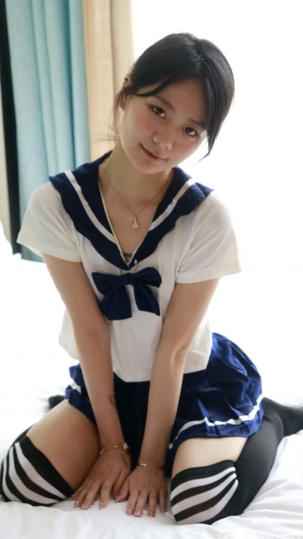    XR-Uncensored谢小蒽私房写真：日系水手校服诱惑，窗边演绎丝袜过膝长腿极致性感第157张图片