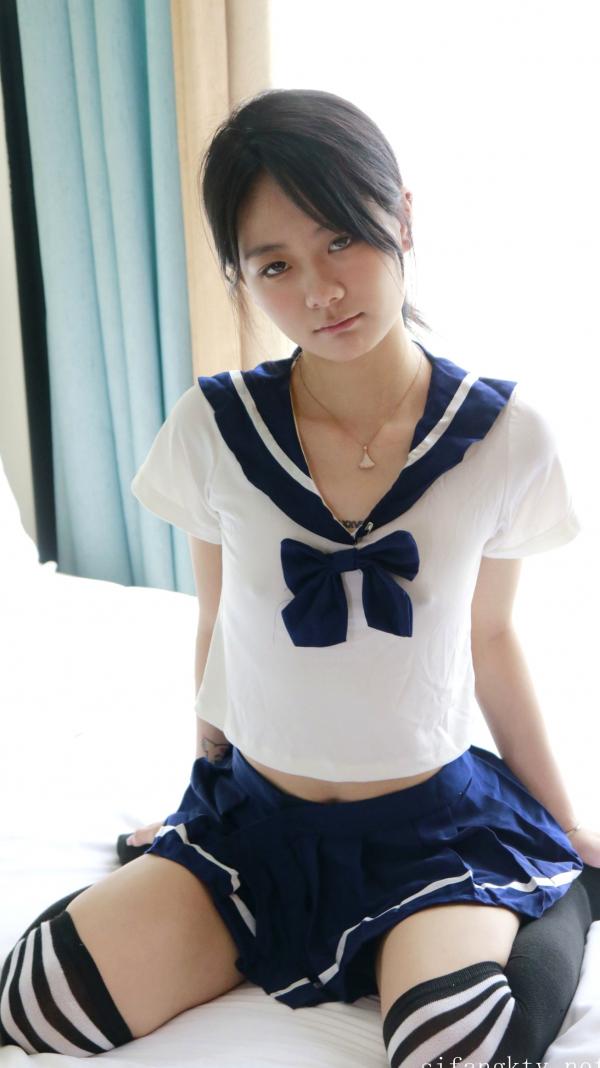    XR-Uncensored谢小蒽私房写真：日系水手校服诱惑，窗边演绎丝袜过膝长腿极致性感第160张图片