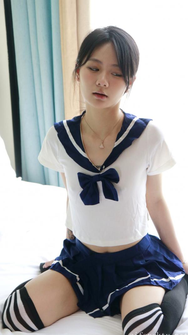    XR-Uncensored谢小蒽私房写真：日系水手校服诱惑，窗边演绎丝袜过膝长腿极致性感第162张图片