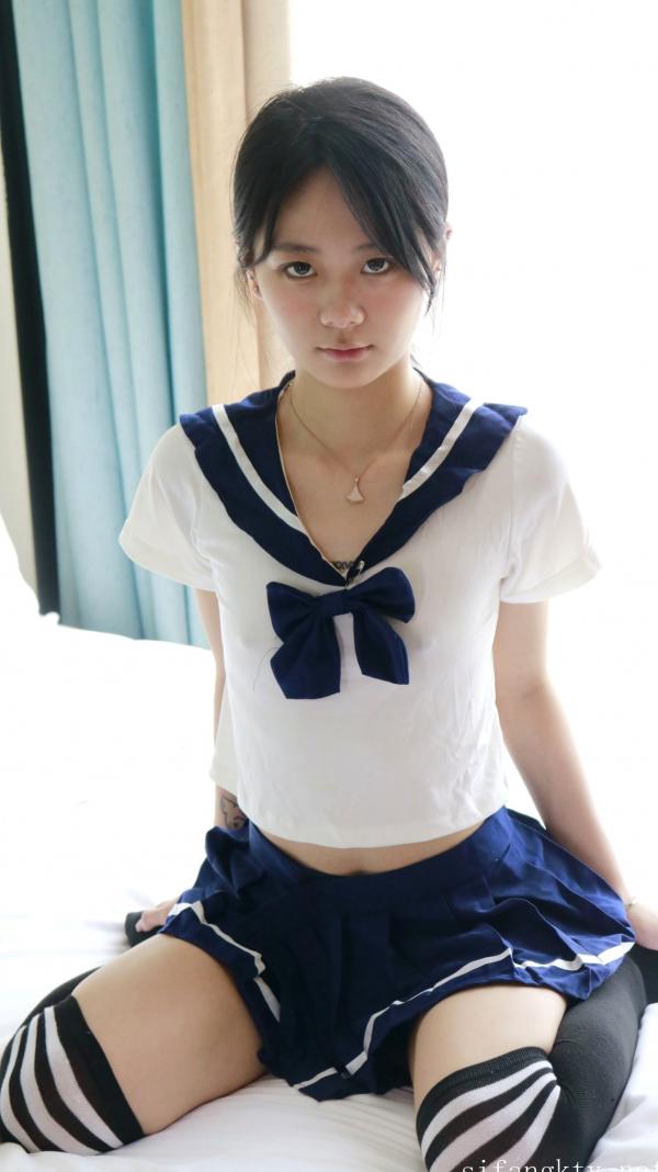   XR-Uncensored谢小蒽私房写真：日系水手校服诱惑，窗边演绎丝袜过膝长腿极致性感第163张图片