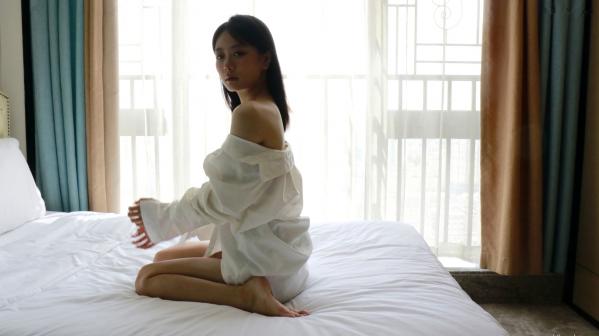    XR-Uncensored谢小蒽私房写真：日系水手校服诱惑，窗边演绎丝袜过膝长腿极致性感第186张图片