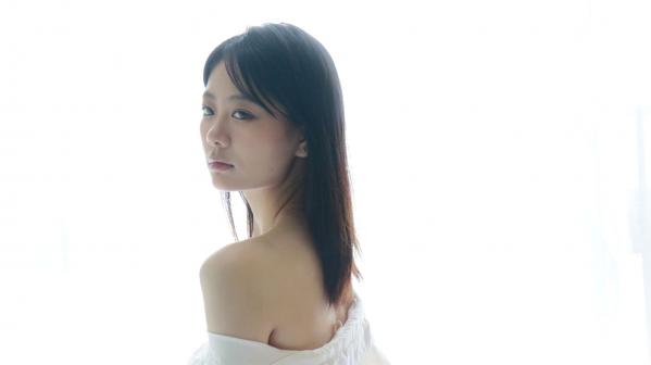   XR-Uncensored谢小蒽私房写真：日系水手校服诱惑，窗边演绎丝袜过膝长腿极致性感第219张图片