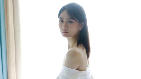    XR-Uncensored谢小蒽私房写真：日系水手校服诱惑，窗边演绎丝袜过膝长腿极致性感第241张图片