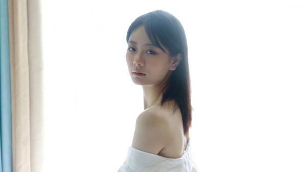    XR-Uncensored谢小蒽私房写真：日系水手校服诱惑，窗边演绎丝袜过膝长腿极致性感第252张图片
