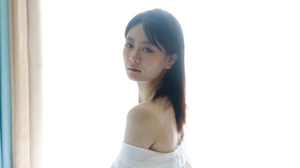    XR-Uncensored谢小蒽私房写真：日系水手校服诱惑，窗边演绎丝袜过膝长腿极致性感第263张图片