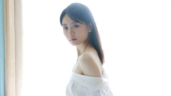    XR-Uncensored谢小蒽私房写真：日系水手校服诱惑，窗边演绎丝袜过膝长腿极致性感第285张图片