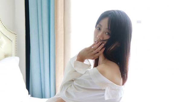    XR-Uncensored谢小蒽私房写真：日系水手校服诱惑，窗边演绎丝袜过膝长腿极致性感第318张图片