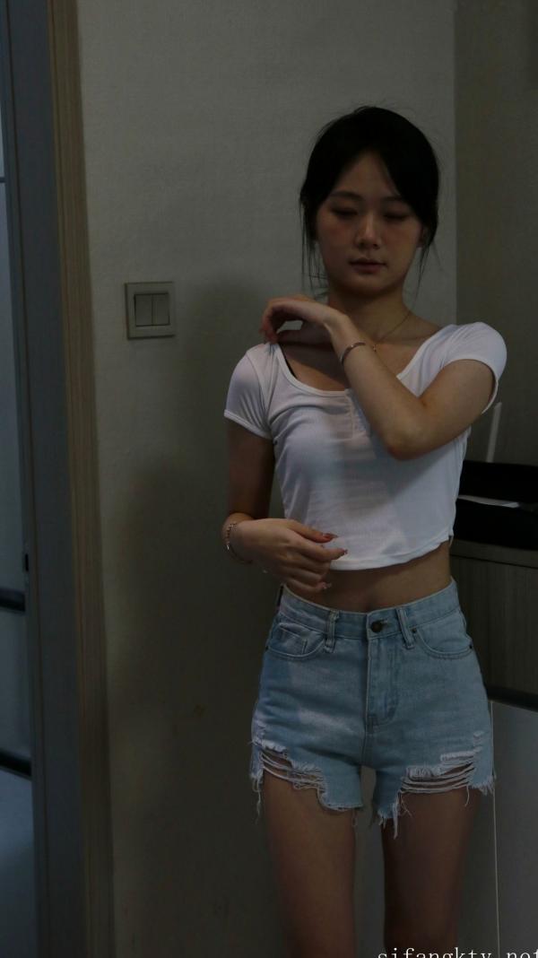    XR-Uncensored谢小蒽私房写真：日系水手校服诱惑，窗边演绎丝袜过膝长腿极致性感第331张图片