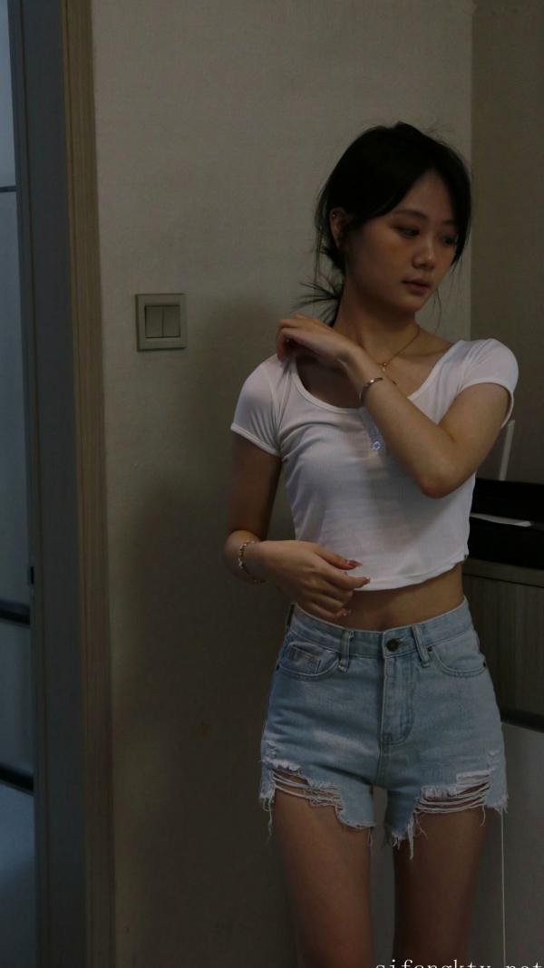    XR-Uncensored谢小蒽私房写真：日系水手校服诱惑，窗边演绎丝袜过膝长腿极致性感第332张图片