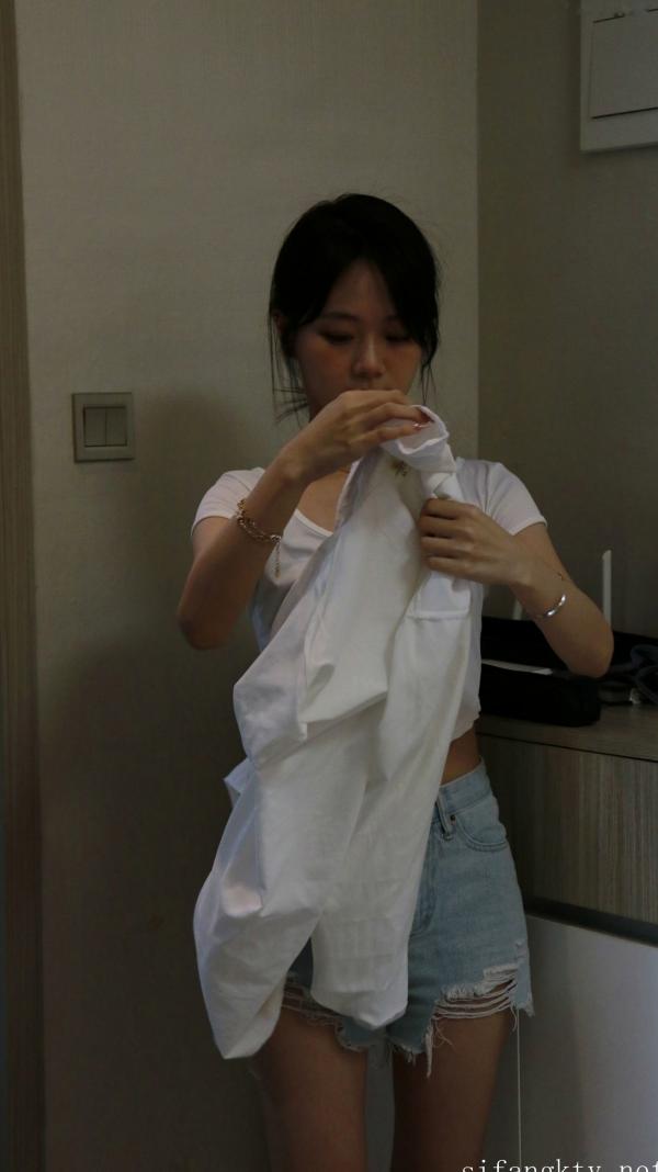    XR-Uncensored谢小蒽私房写真：日系水手校服诱惑，窗边演绎丝袜过膝长腿极致性感第335张图片