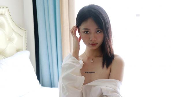    XR-Uncensored谢小蒽私房写真：日系水手校服诱惑，窗边演绎丝袜过膝长腿极致性感第339张图片