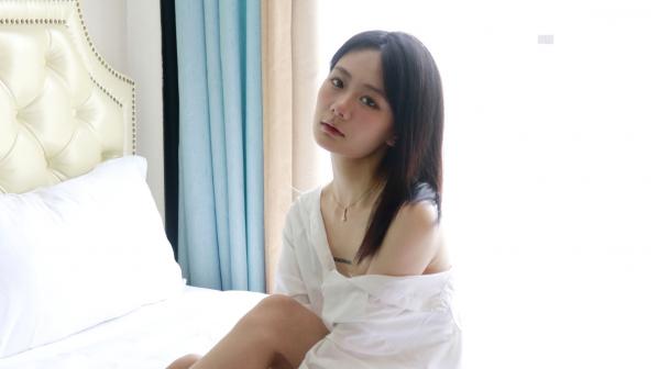    XR-Uncensored谢小蒽私房写真：日系水手校服诱惑，窗边演绎丝袜过膝长腿极致性感第342张图片