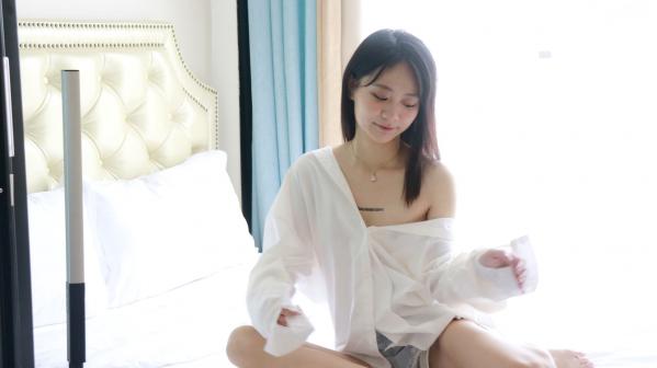    XR-Uncensored谢小蒽私房写真：日系水手校服诱惑，窗边演绎丝袜过膝长腿极致性感第348张图片
