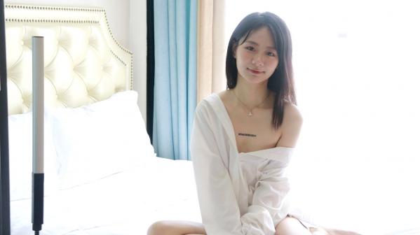   XR-Uncensored谢小蒽私房写真：日系水手校服诱惑，窗边演绎丝袜过膝长腿极致性感第349张图片