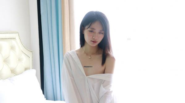    XR-Uncensored谢小蒽私房写真：日系水手校服诱惑，窗边演绎丝袜过膝长腿极致性感第350张图片
