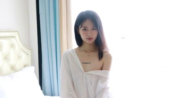    XR-Uncensored谢小蒽私房写真：日系水手校服诱惑，窗边演绎丝袜过膝长腿极致性感第351张图片