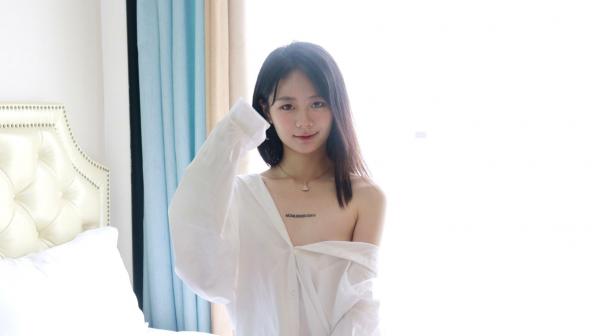    XR-Uncensored谢小蒽私房写真：日系水手校服诱惑，窗边演绎丝袜过膝长腿极致性感第352张图片